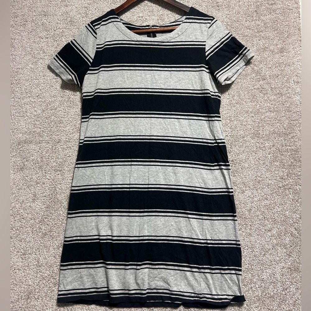 Merona Woman’s Zipper Closure Grey Black Striped Mini Dress Size Large